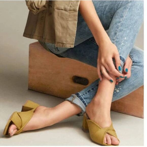 CAbi Midas Marigold Mustard Suede Mules - Size 7 - Picture 1 of 7